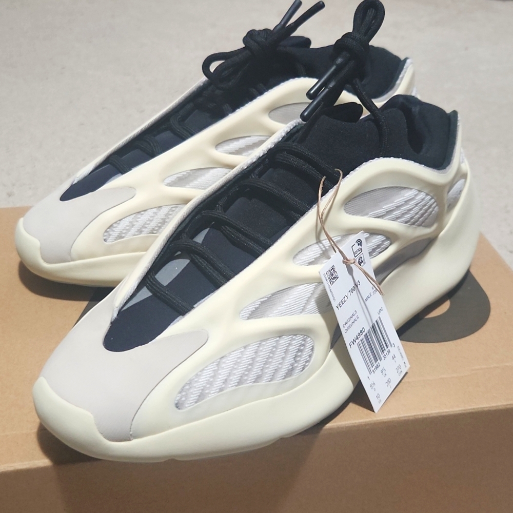 Yeezy 700 azael